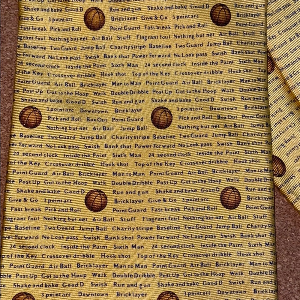 Basketball tie! - Picture 2 of 3